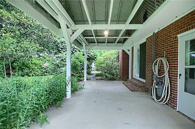 863 Catalina DR, Newport News, VA 23608