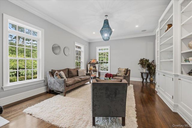 1481 N Country Road, Wading River, NY 11792