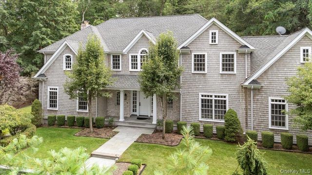 1481 N Country Road, Wading River, NY 11792