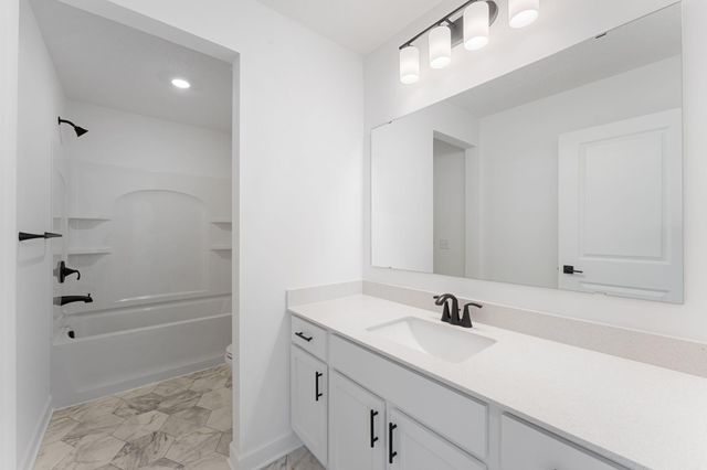 1052 Ashbury Lane NE, Hanover, MN 55341