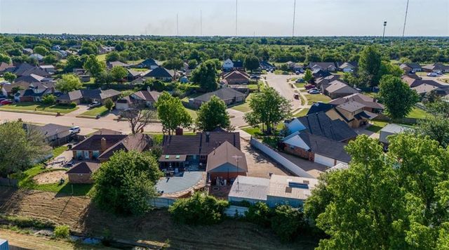2325 East Hills Drive, Moore, OK 73160