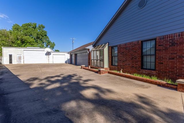2325 East Hills Drive, Moore, OK 73160