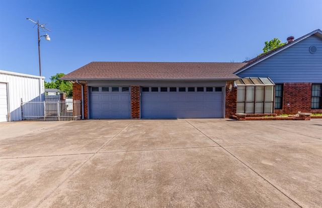 2325 East Hills Drive, Moore, OK 73160