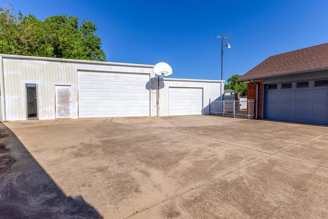 2325 East Hills Drive, Moore, OK 73160