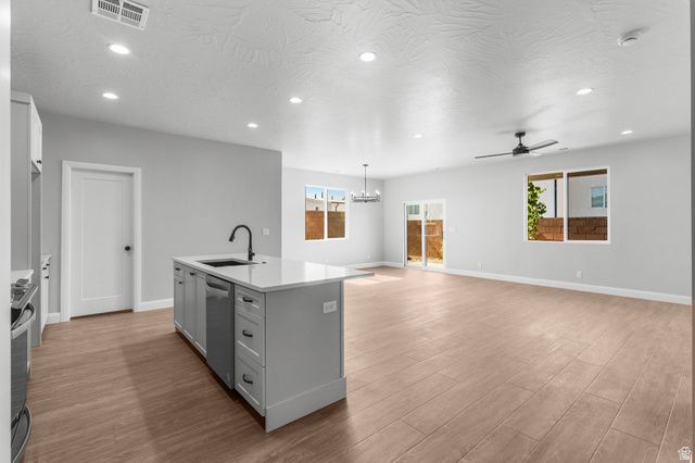 1089 E COYOTE CREST DR, Washington, UT 84780