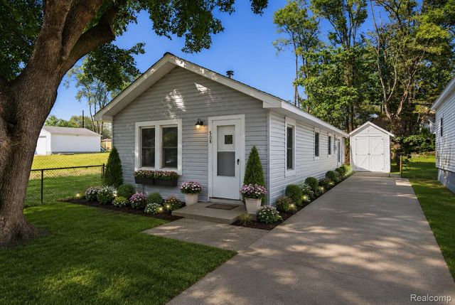808 Corwin Court, Pontiac, MI 48340