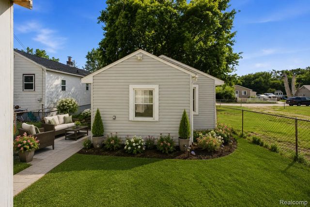 808 Corwin Court, Pontiac, MI 48340