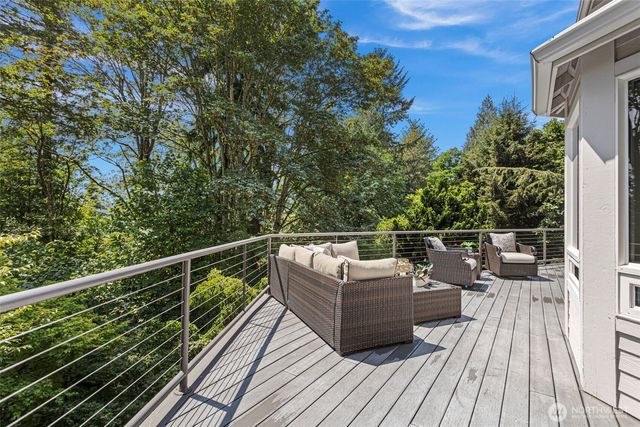 16430 266th Avenue SE, Issaquah, WA 98027