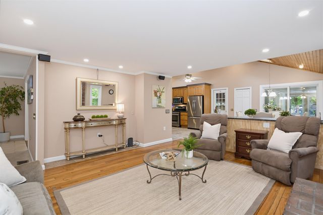 17 Olde English Road, Bedford, NH 03110