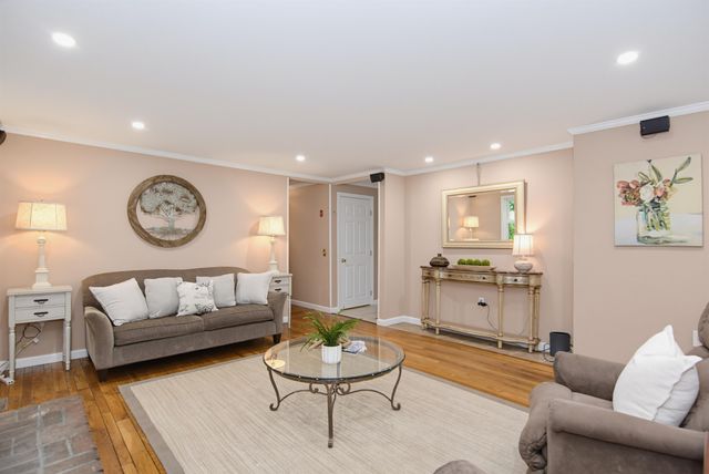 17 Olde English Road, Bedford, NH 03110