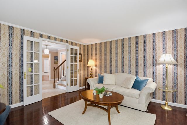 17 Olde English Road, Bedford, NH 03110