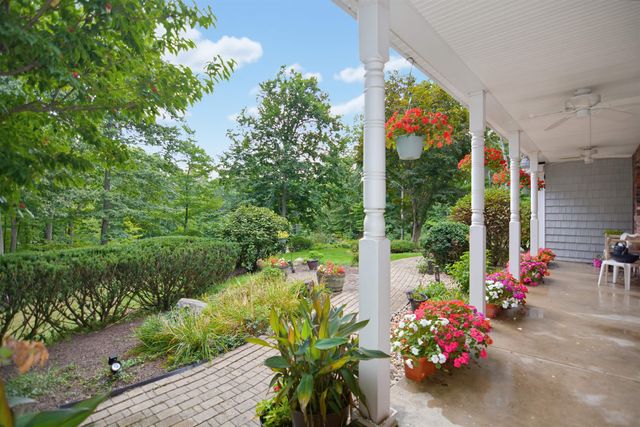 17 Olde English Road, Bedford, NH 03110