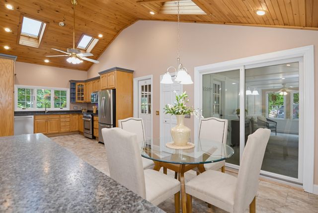 17 Olde English Road, Bedford, NH 03110
