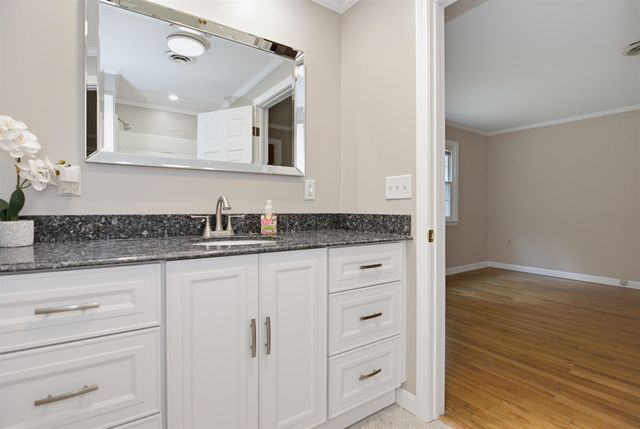 17 Olde English Road, Bedford, NH 03110