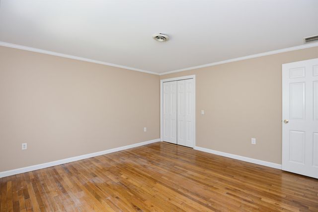 17 Olde English Road, Bedford, NH 03110