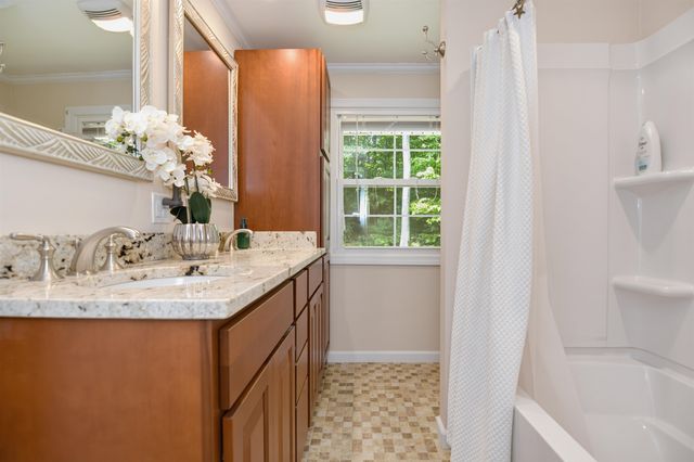17 Olde English Road, Bedford, NH 03110