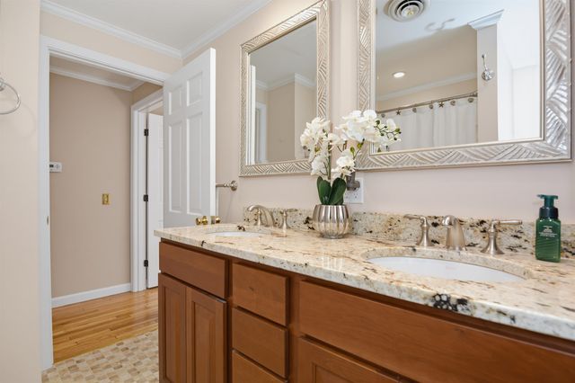 17 Olde English Road, Bedford, NH 03110