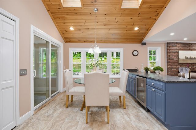 17 Olde English Road, Bedford, NH 03110