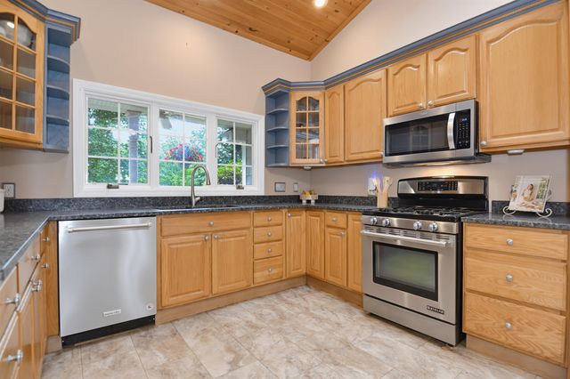 17 Olde English Road, Bedford, NH 03110