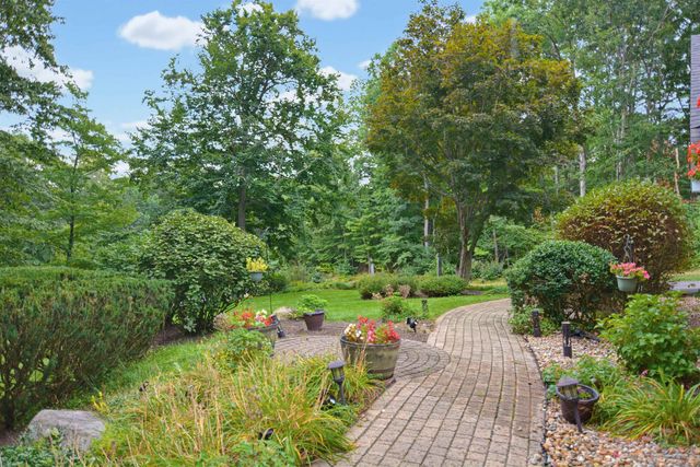 17 Olde English Road, Bedford, NH 03110
