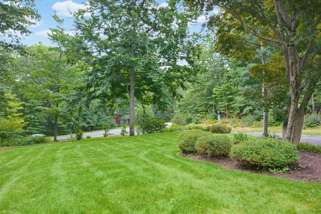 17 Olde English Road, Bedford, NH 03110
