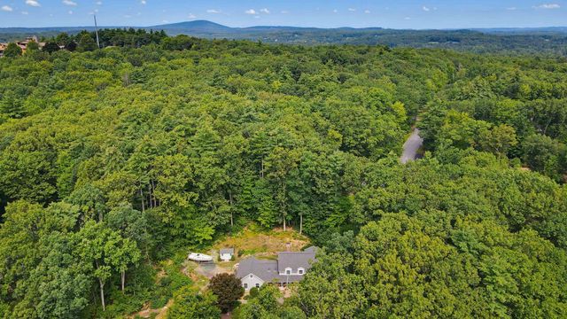 17 Olde English Road, Bedford, NH 03110