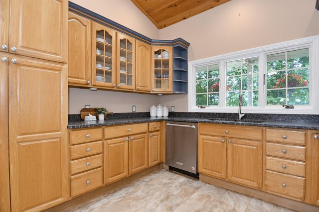 17 Olde English Road, Bedford, NH 03110
