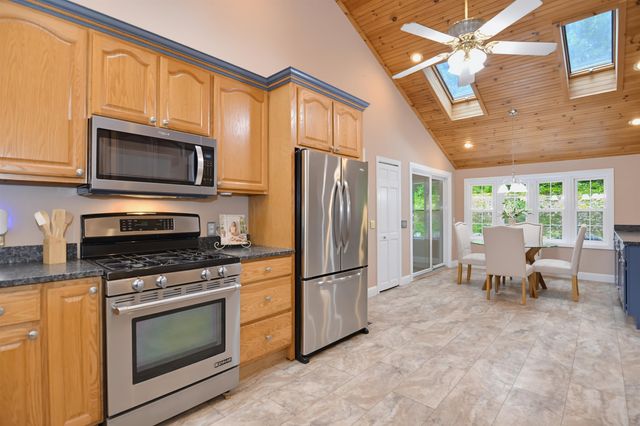 17 Olde English Road, Bedford, NH 03110