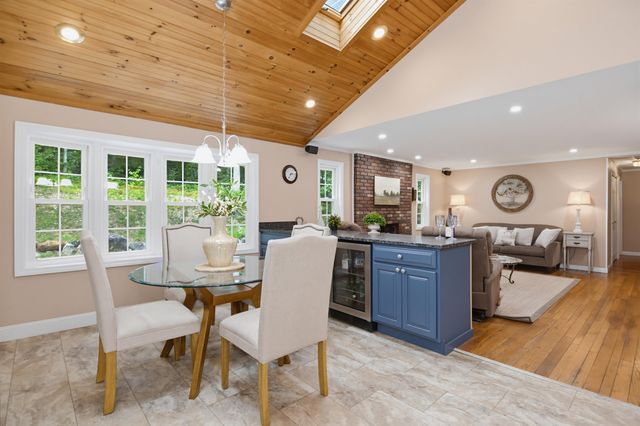 17 Olde English Road, Bedford, NH 03110
