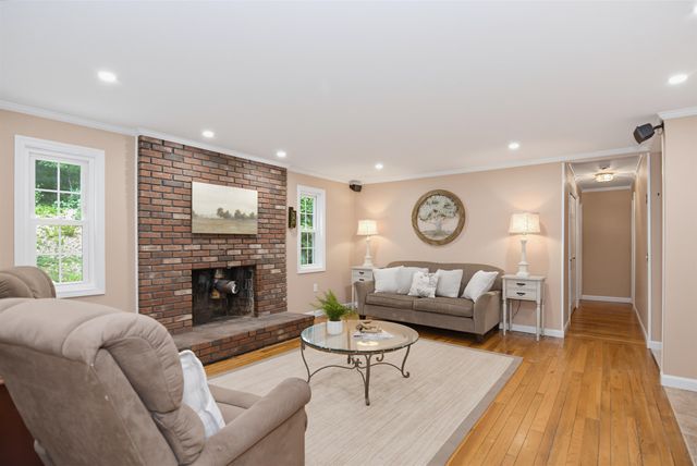 17 Olde English Road, Bedford, NH 03110