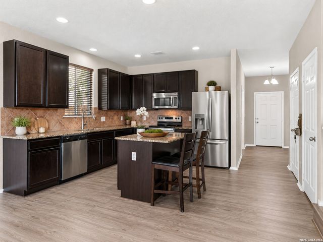 7635 PRESIDIO HVN, Boerne, TX 78015