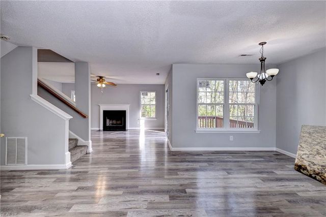 313 Warwick Landing PW, Newport News, VA 23606