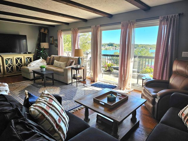 318 Crabapple Drive, Howard, OH 43028