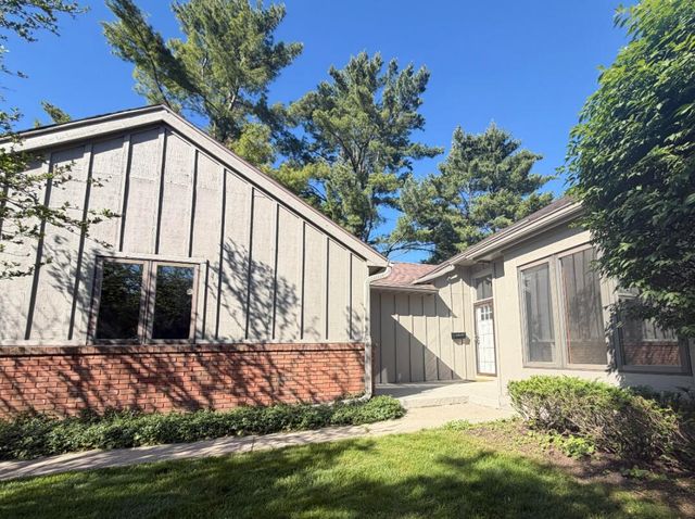 213 Raintree Circle 55, Kalamazoo, MI 49006