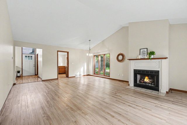 213 Raintree Circle 55, Kalamazoo, MI 49006