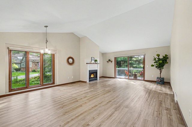 213 Raintree Circle 55, Kalamazoo, MI 49006