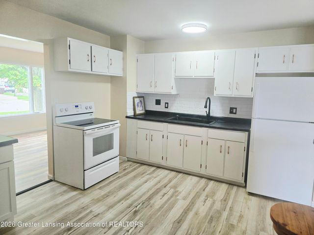 1583 Grayfriars Avenue, Holt, MI 48842