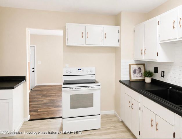 1583 Grayfriars Avenue, Holt, MI 48842