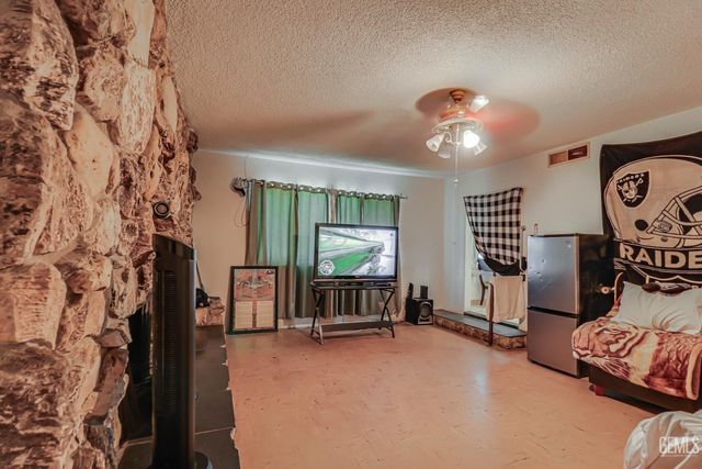 2055 Potomac Avenue, Bakersfield, CA 93307
