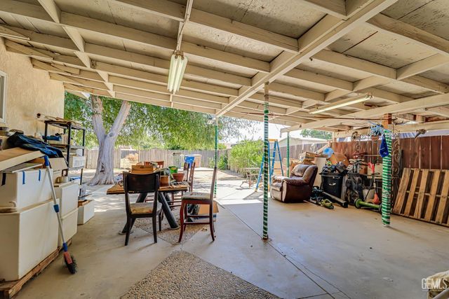 2055 Potomac Avenue, Bakersfield, CA 93307