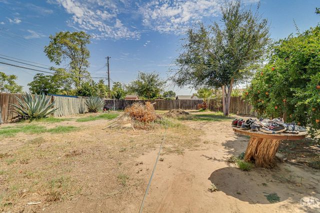 2055 Potomac Avenue, Bakersfield, CA 93307