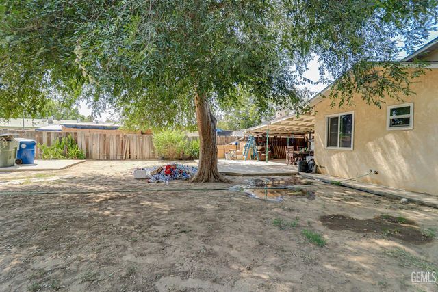 2055 Potomac Avenue, Bakersfield, CA 93307