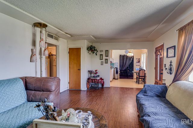 2055 Potomac Avenue, Bakersfield, CA 93307