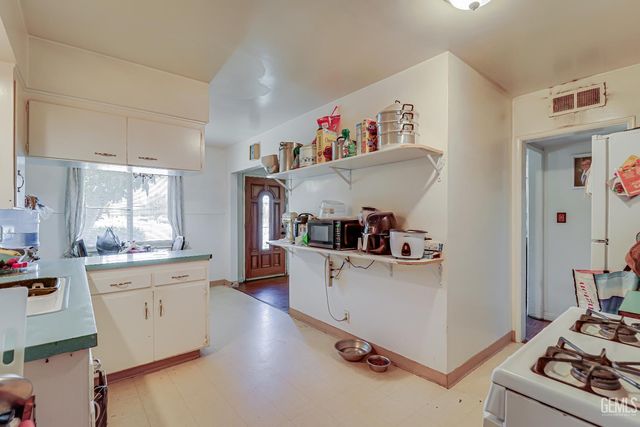2055 Potomac Avenue, Bakersfield, CA 93307