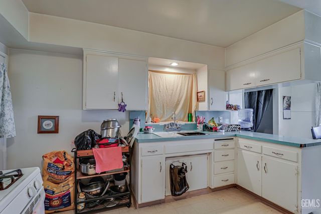 2055 Potomac Avenue, Bakersfield, CA 93307