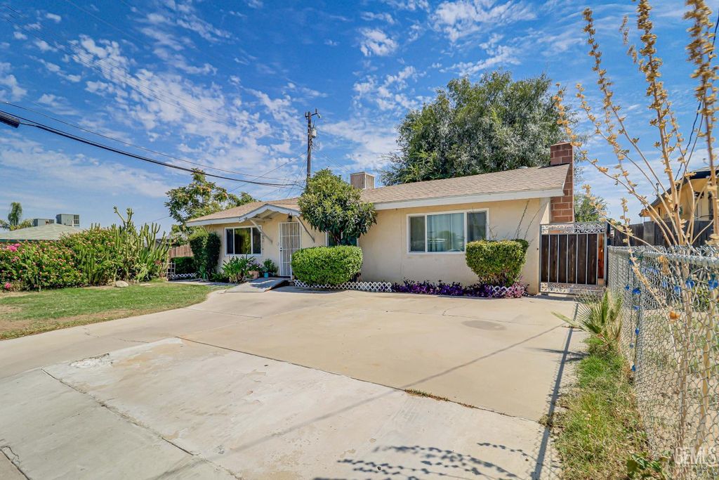 2055 Potomac Avenue, Bakersfield, CA 93307