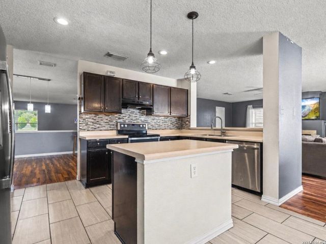 5202 Erickson Blf, San Antonio, TX 78247