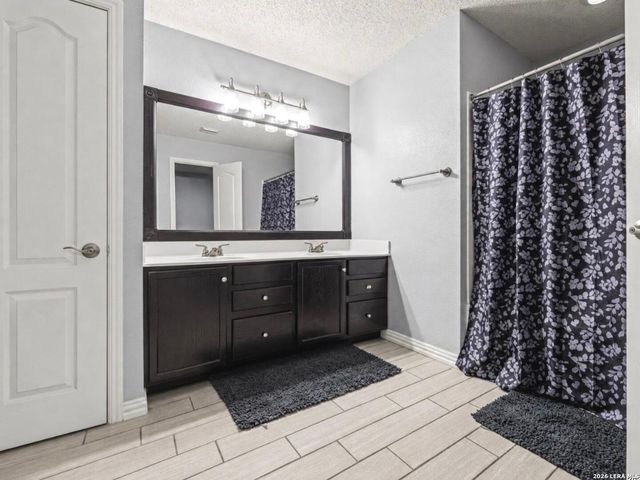 5202 Erickson Blf, San Antonio, TX 78247