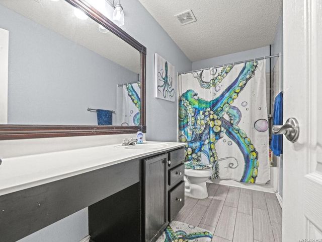 5202 Erickson Blf, San Antonio, TX 78247