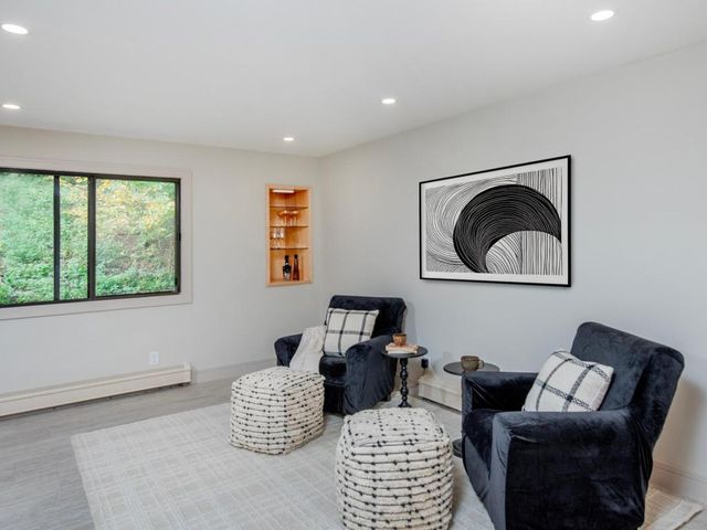 7401 W 101st Street 111, Bloomington, MN 55438